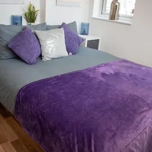 Apartamento 121 - Apartment, Terrace & Full Kitchen - Airport & Train Shuttle, Bishop's Stortford
